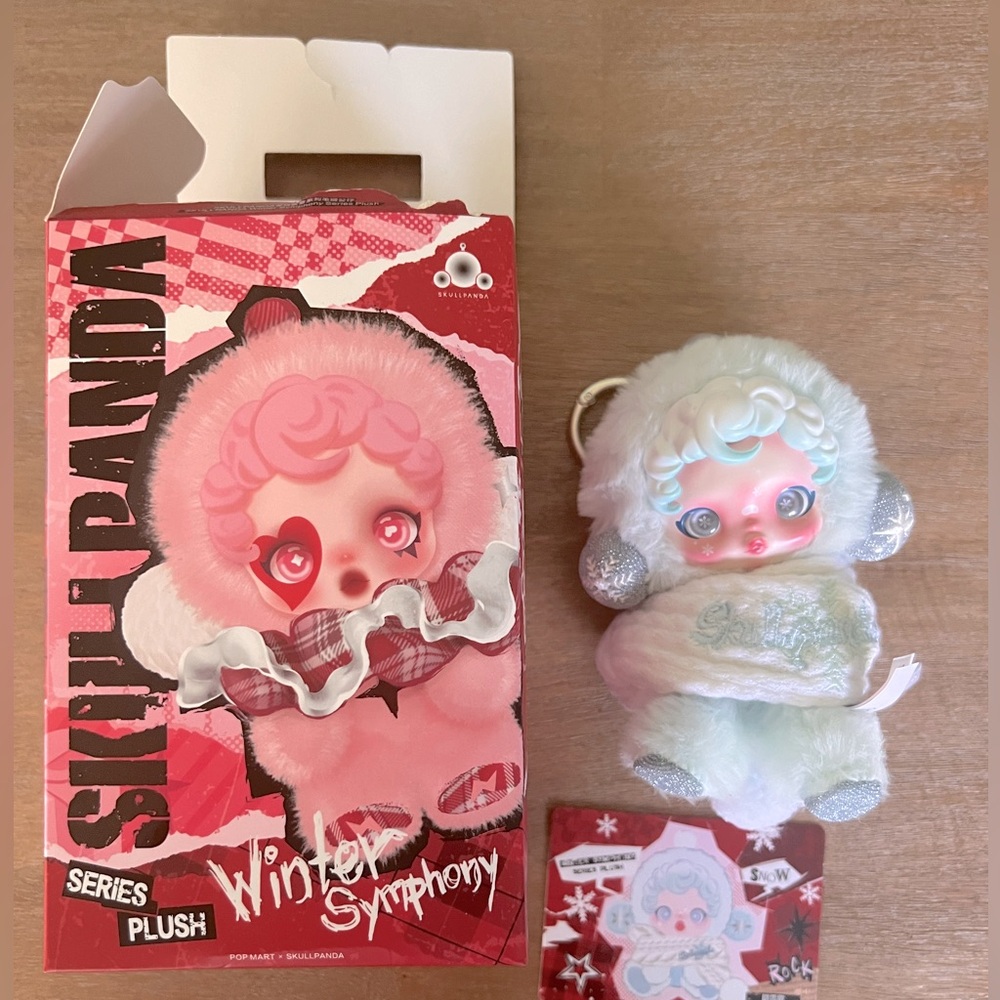 NwT  authentic Skullpanda winter symphony song of snow